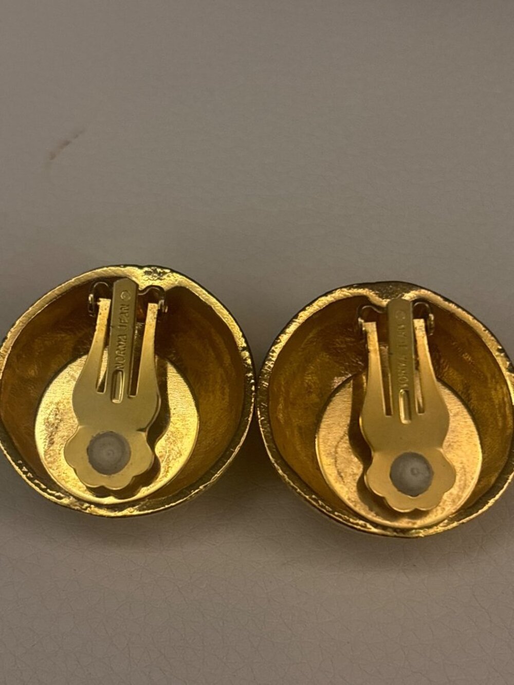 Vintage Norma Jean Gold-Tone Textured Round Clip-On Earrings Retro Statement - Picture 8 of 13